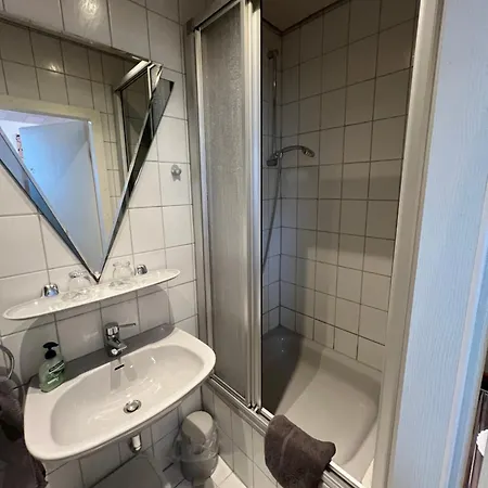 1 Inkl Eigenem Bad Und Parkplatz *